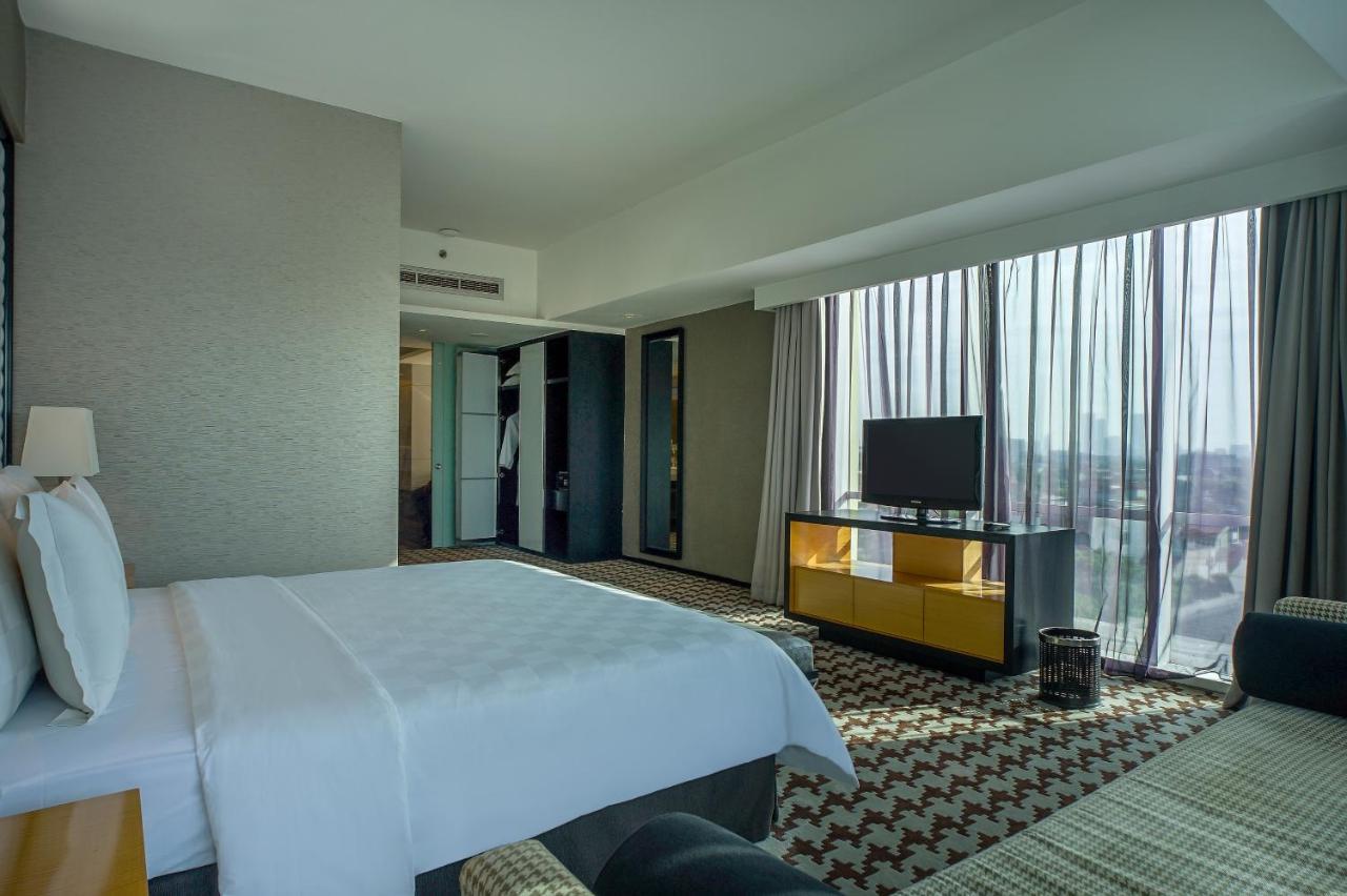 Artotel Ts Suites Surabaya Kültér fotó