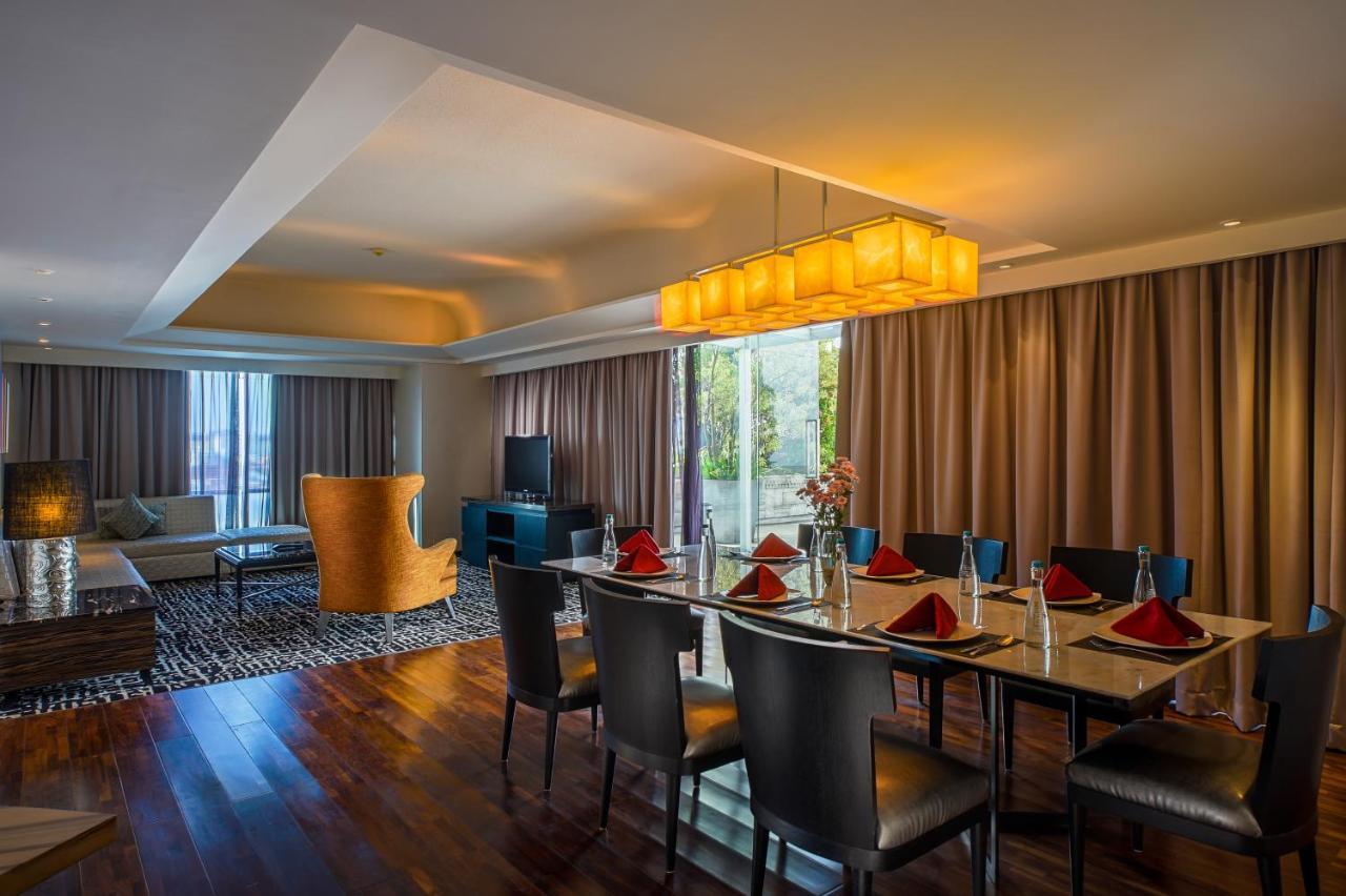 Artotel Ts Suites Surabaya Kültér fotó