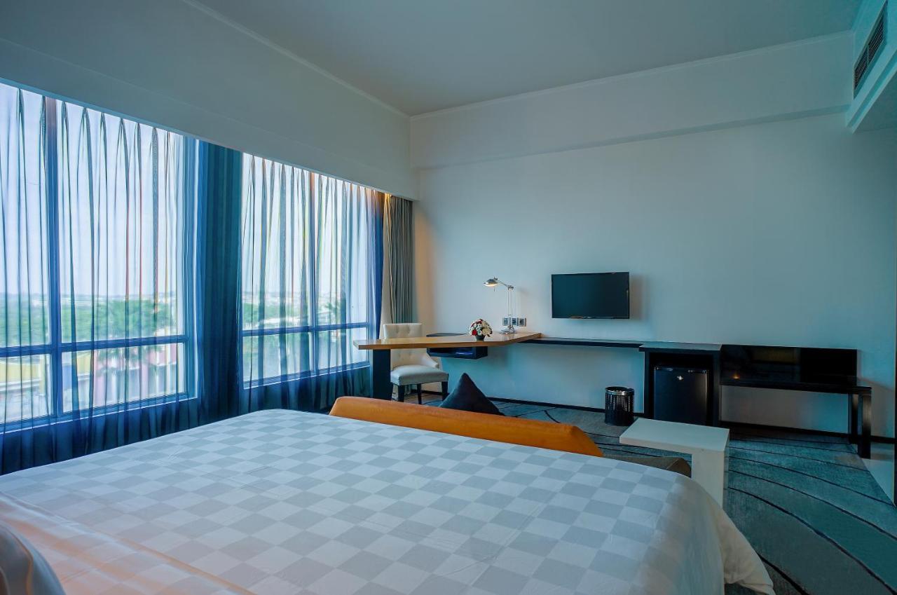 Artotel Ts Suites Surabaya Kültér fotó