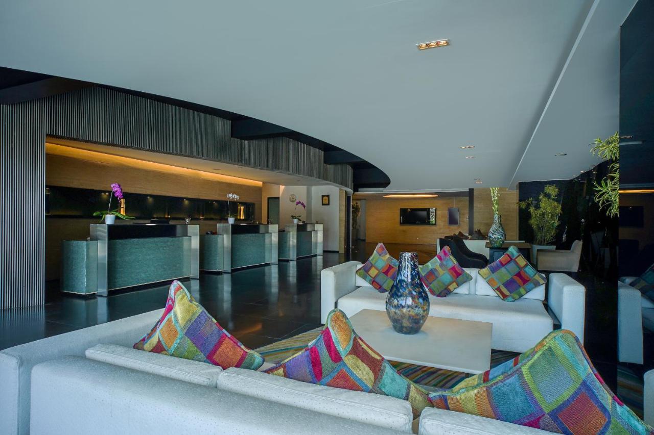 Artotel Ts Suites Surabaya Kültér fotó
