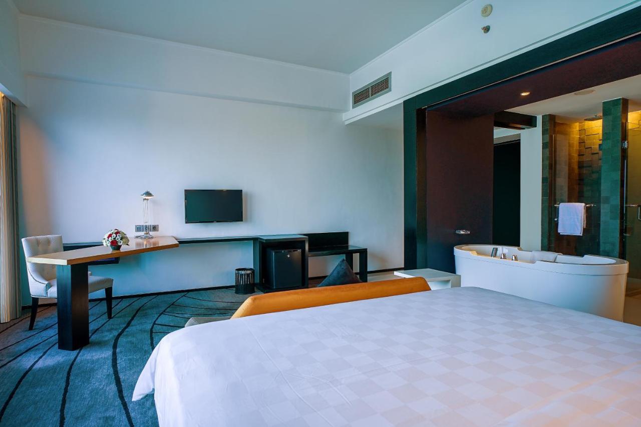 Artotel Ts Suites Surabaya Kültér fotó