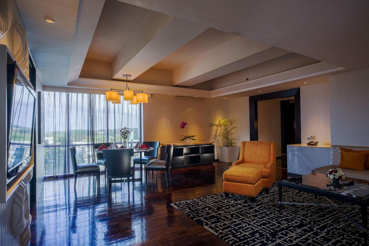 Artotel Ts Suites Surabaya Kültér fotó