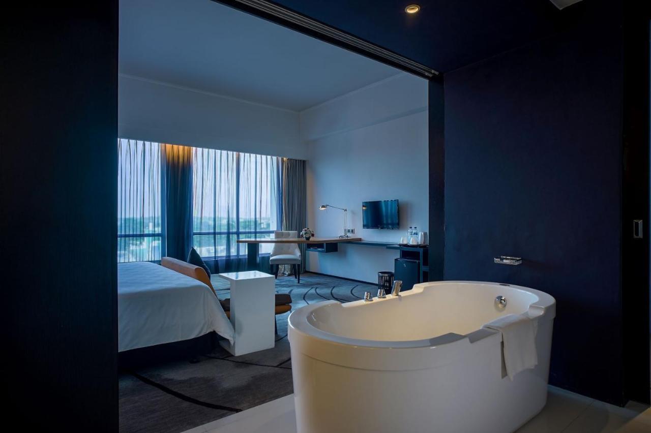 Artotel Ts Suites Surabaya Kültér fotó