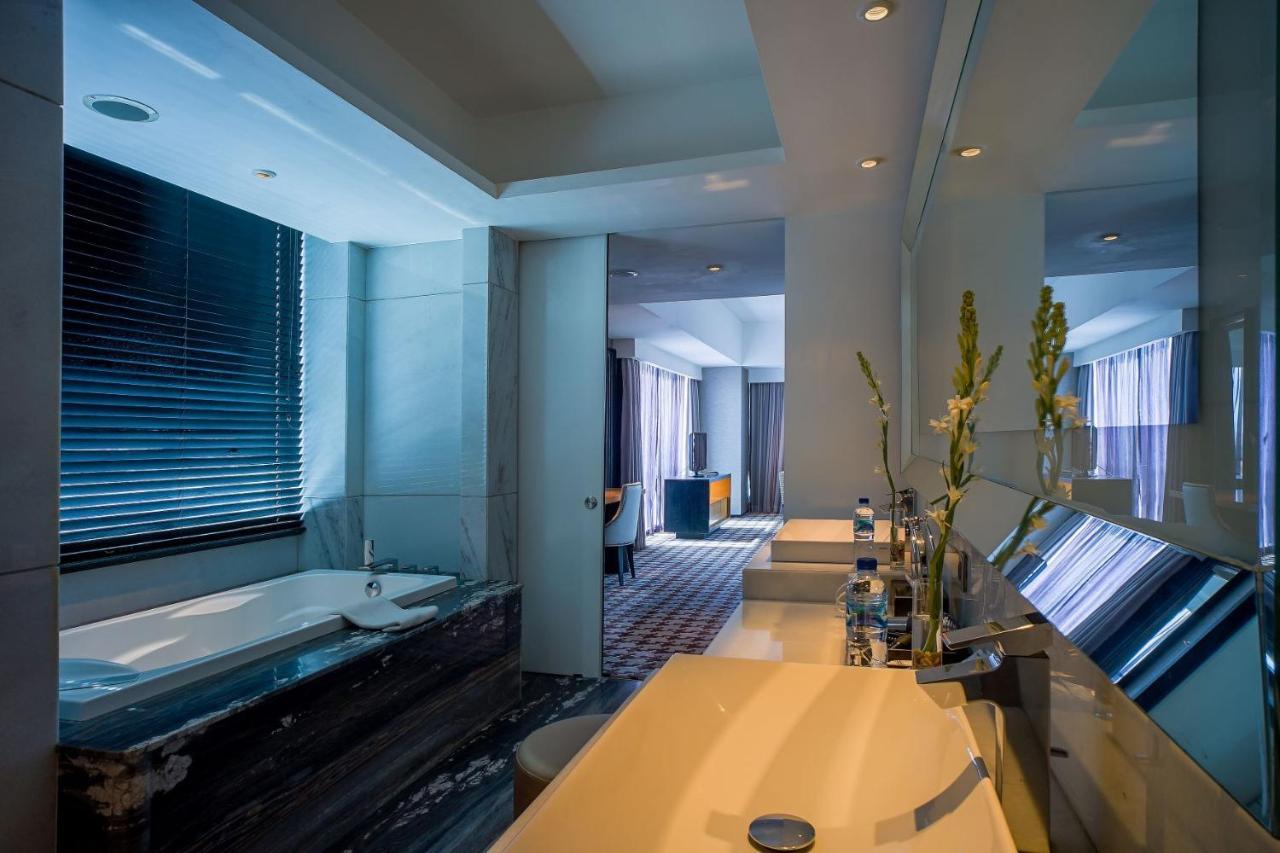 Artotel Ts Suites Surabaya Kültér fotó