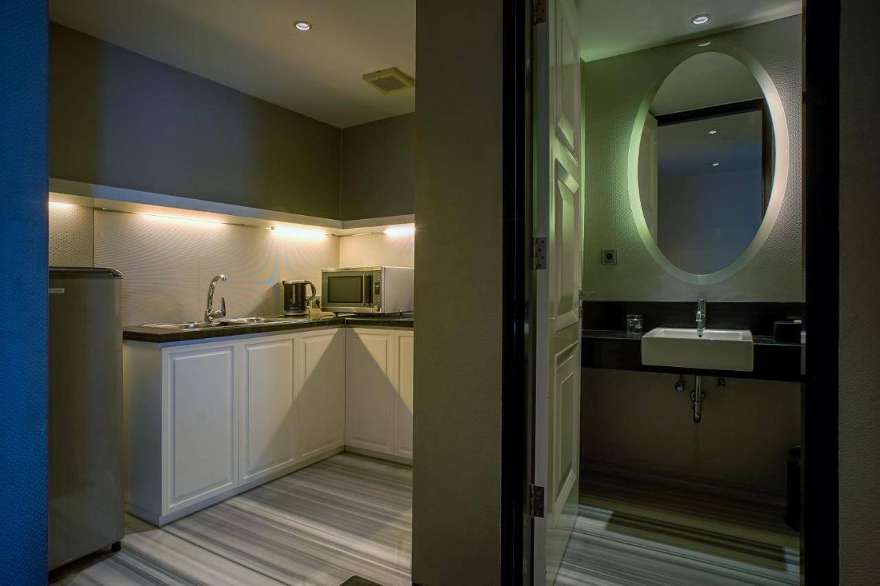 Artotel Ts Suites Surabaya Kültér fotó